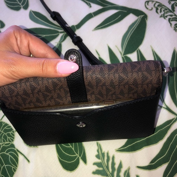 NEW Michael Kors Crossbody - Picture 9 of 11